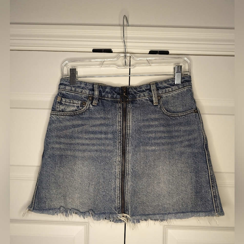 We The Free Womens Size 26 Blue Jean Mini Skirt Middle Zip Up Distressed Raw Hem